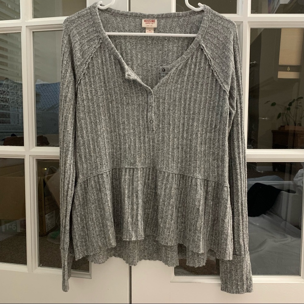 Mossimo Supply Co. Light Gray Long Sleeve Flowy Sweater Size XS - Small
